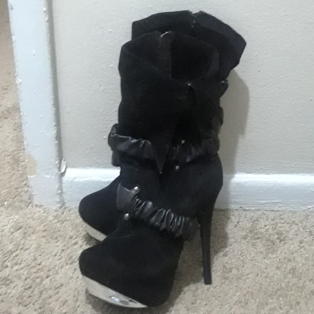 Boots - Picture 3 of 4